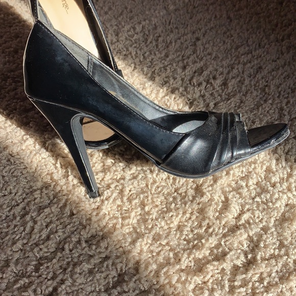 Shoes - Picture 3 of 4